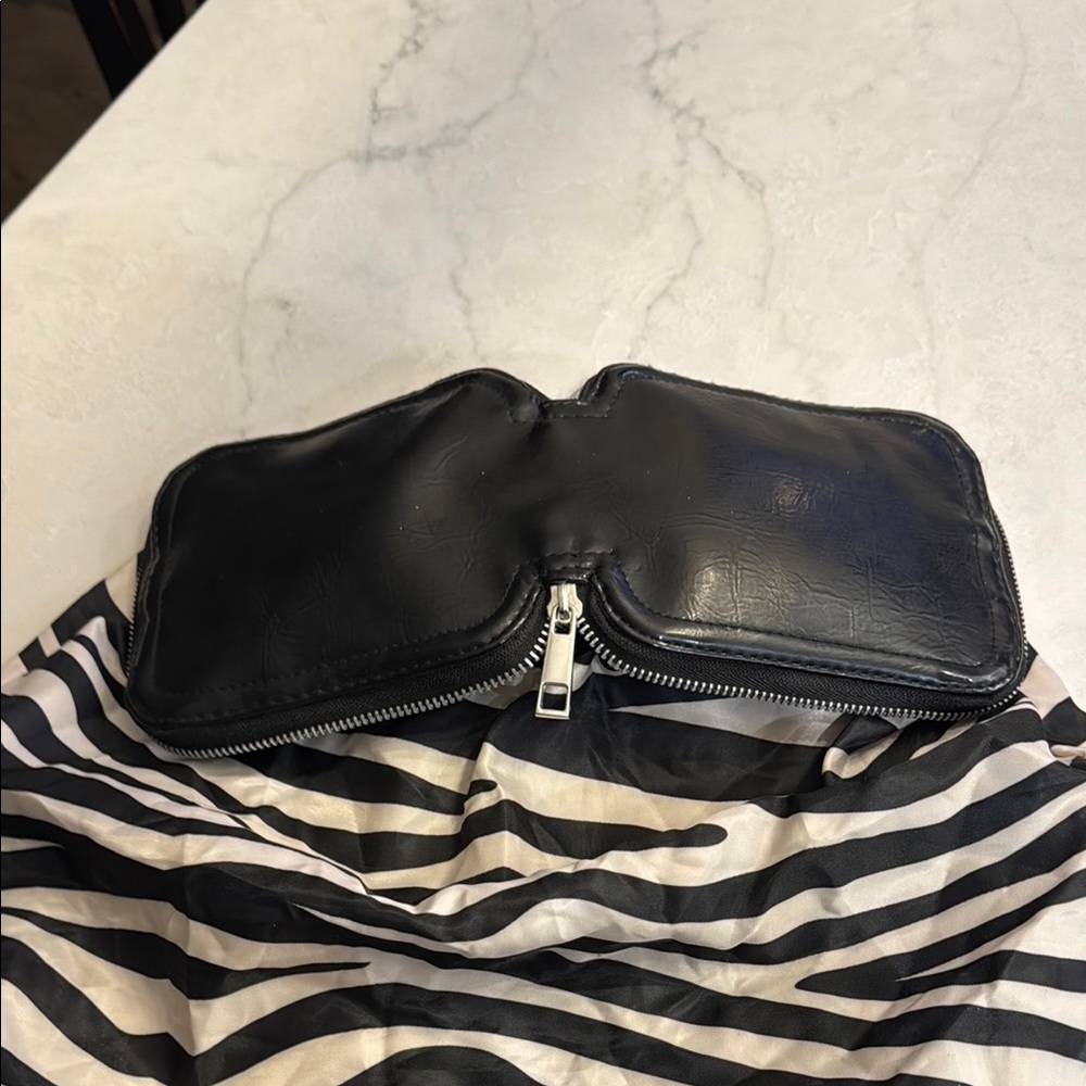 $6/30 Zebra Print Tote Bag - Picture 3 of 5